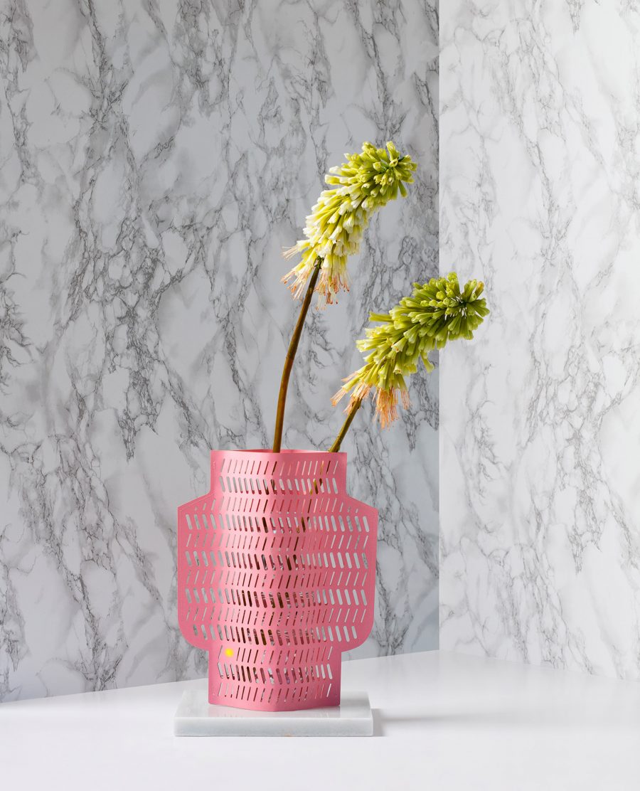 popierine rožinė perforuota vaza, isskirtinis modernus interjero aksesuaras, interjero detale, dovana, ideja dovana, dovana moteriai